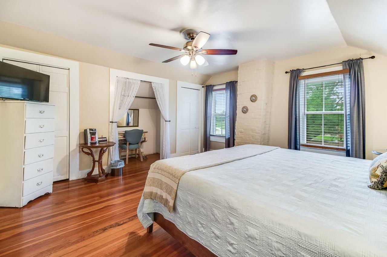 T'Frere'S Bed & Breakfast Lafayette Bagian luar foto